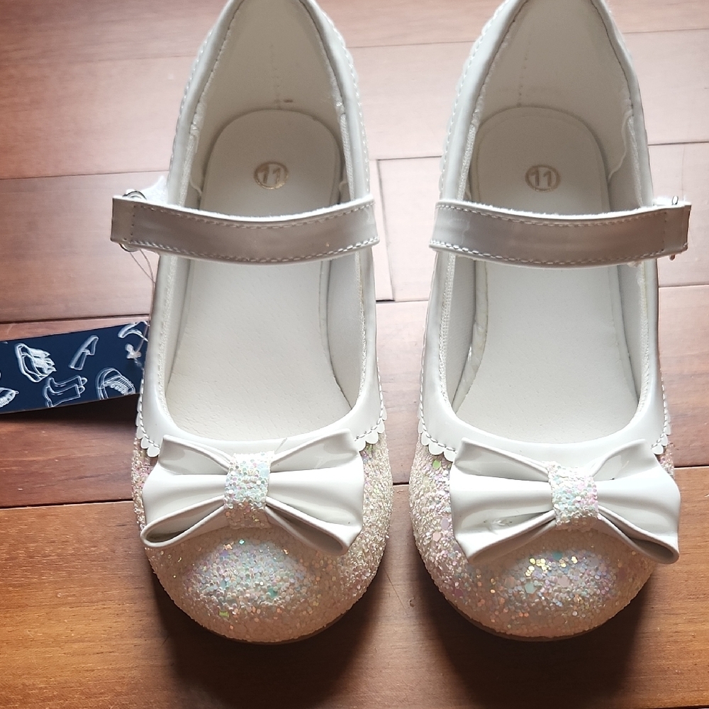 Girls' Sparkly White Dress Shoes with Bow - Picture 2 of 10